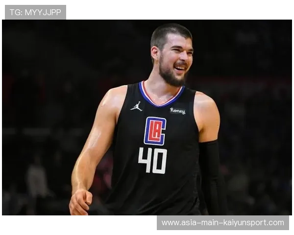 快船外线命中率高企，主帅称团队默契提升，快船很高的哪个中锋叫什么